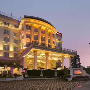Ramada Plaza By Wyndham, Zirakpur **** Чандигарх