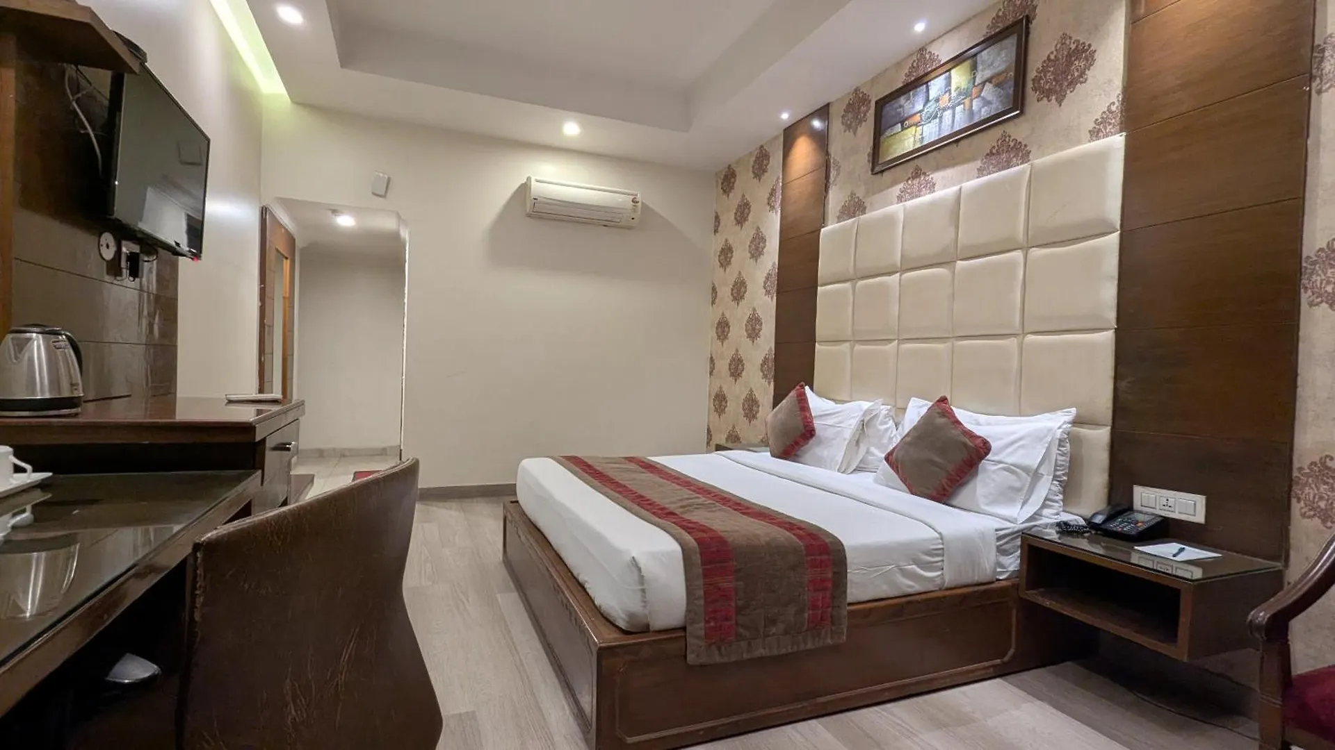 Hotel Shagun Chandigarh Zirakpur 3*,  הודו