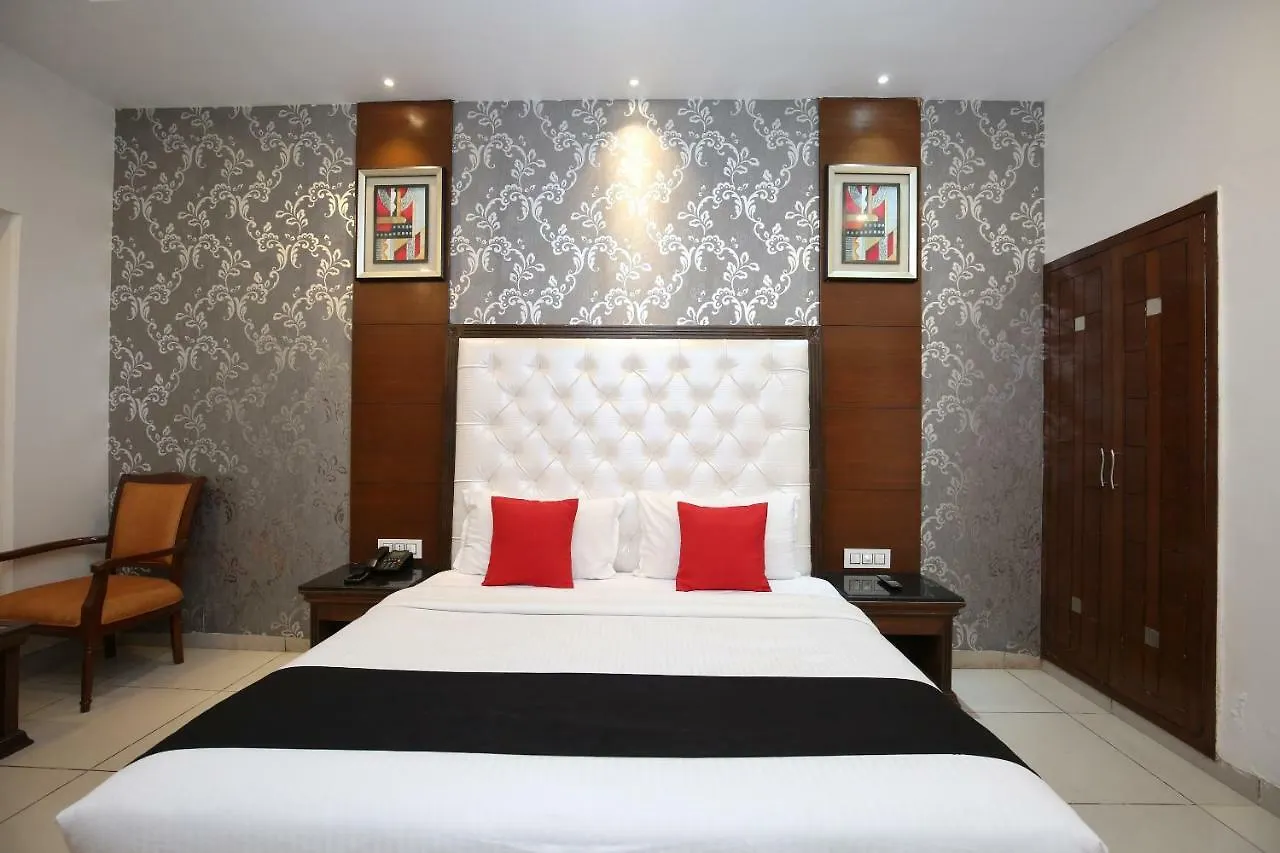 Hotel Shagun Chandigarh Zirakpur הודו
