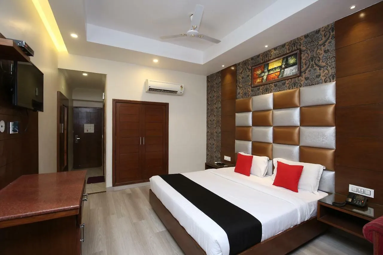 Hotel Shagun Chandigarh Zirakpur 3*,  הודו
